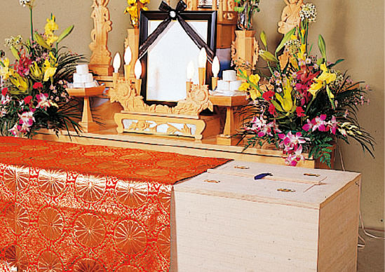 窓付内張寝棺及び棺廻品